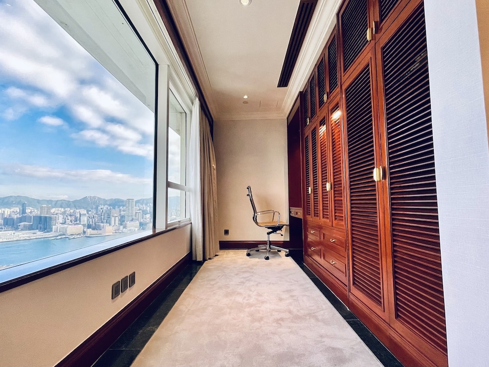 Conrad Hong Kong 33/74