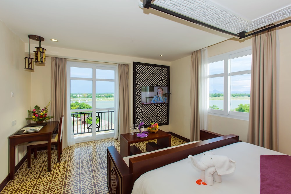 Royal Riverside Hoi An Hotel 48/75