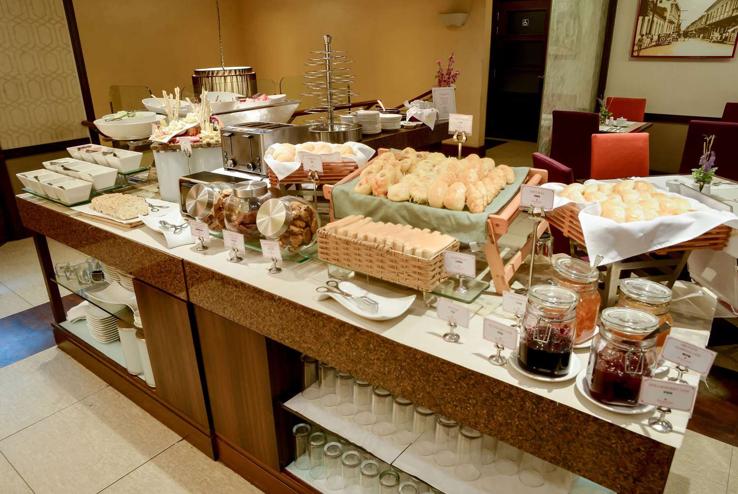 Ramada by Wyndham Manila Central 40/43