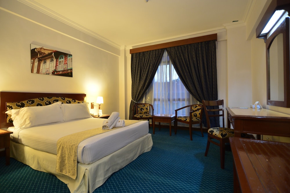 SUPERIOR, SINGLE, QUEEN BED
