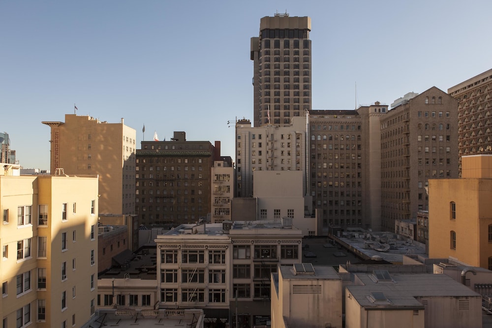 Grant Hotel 42/45