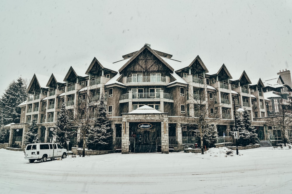 Summit Lodge Boutique Hotel in WHISTLER