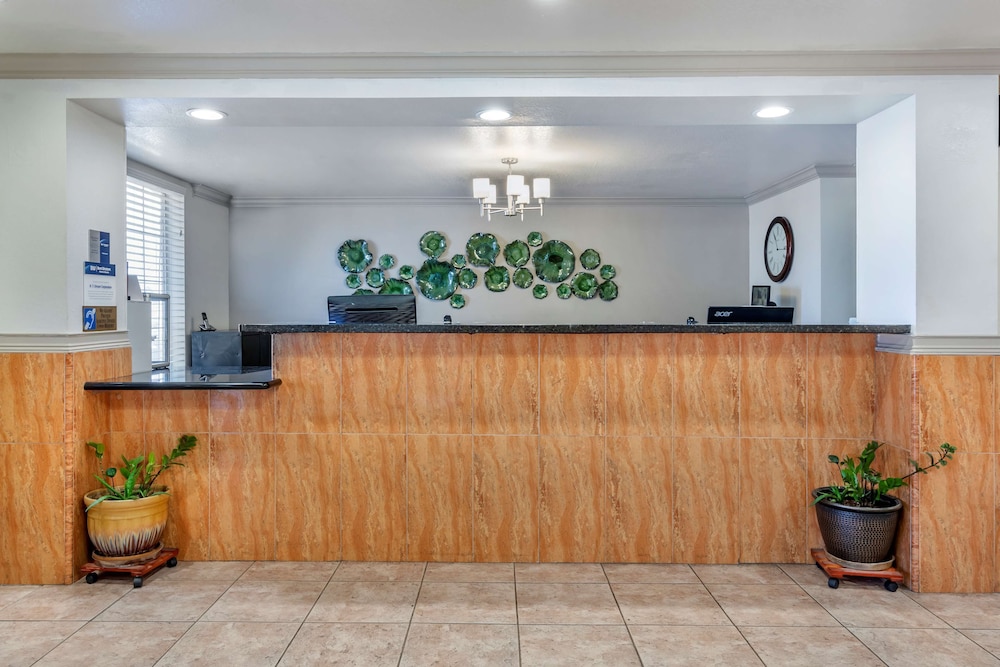 Best Western Plus John Jay Inn & Suites 13/37