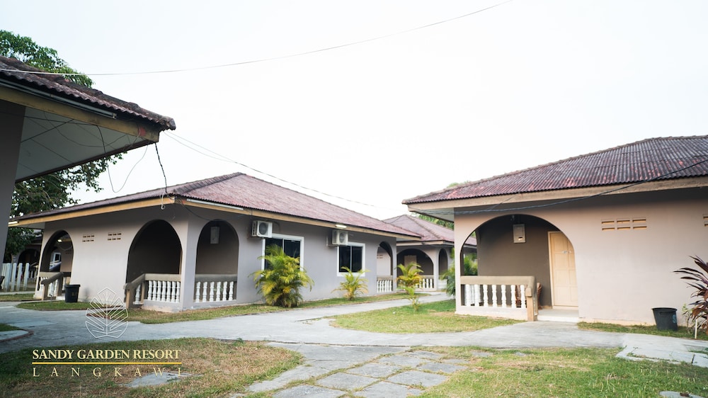 Sandy Garden Resort 10/40