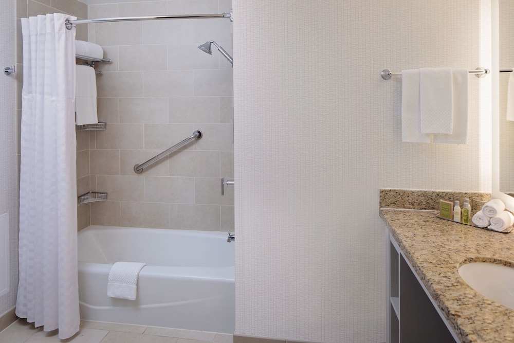 DoubleTree by Hilton Hotel Chicago Magnificent Mile 16/79