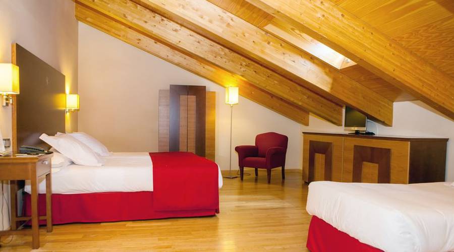 Room, Triple