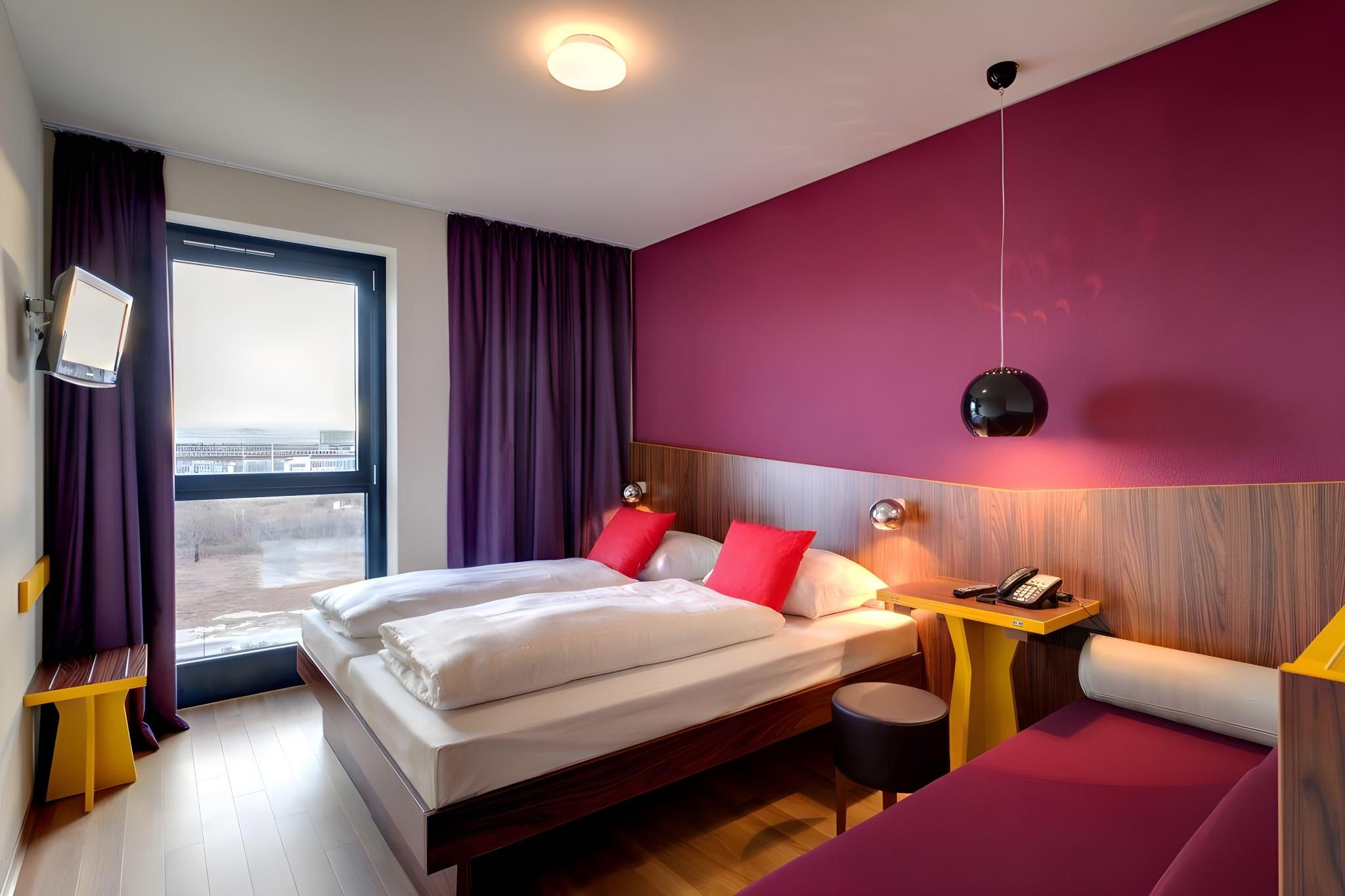 Room, Quadruple