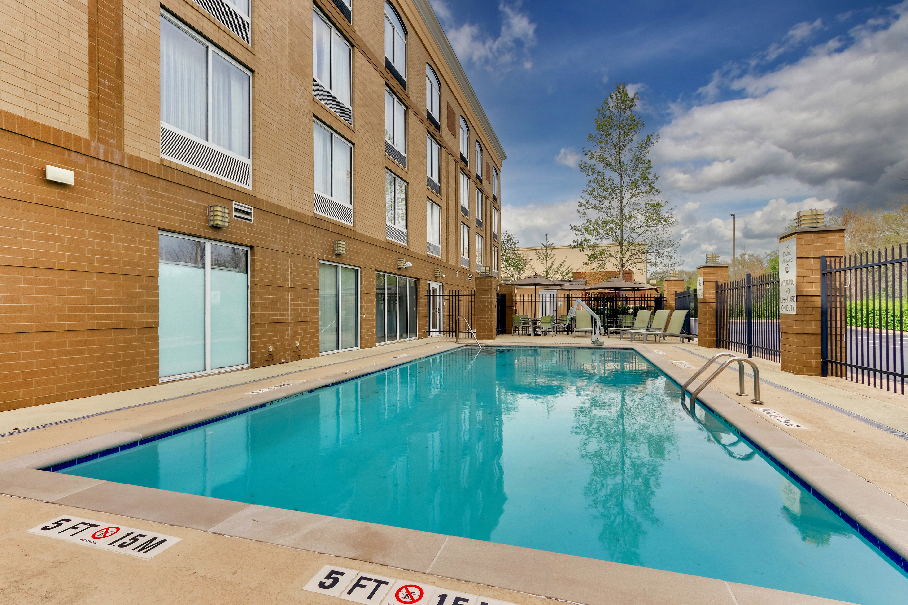 HOLIDAY INN FRANKLIN - COOL SPRINGS 62/64
