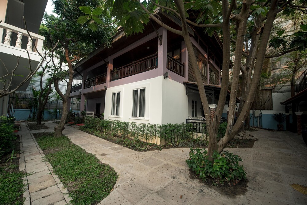 Lavender Angkor Boutique 42/50