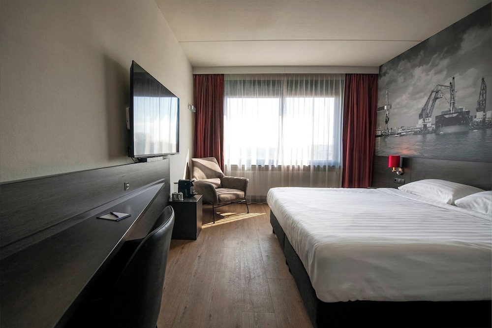DELUXE, KING BED