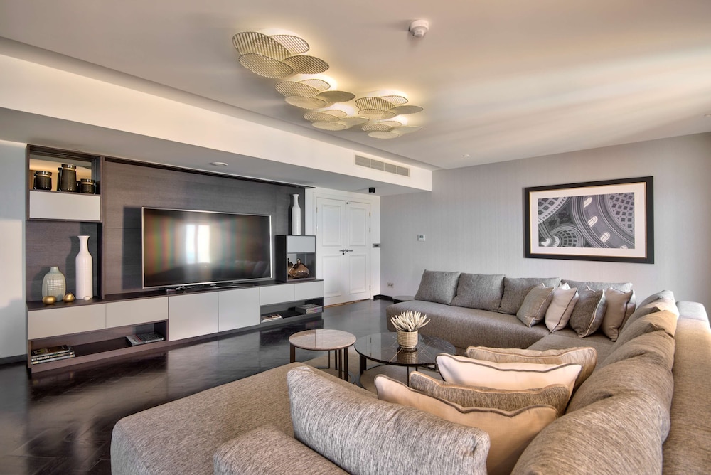 HILTON MALTA 73/100