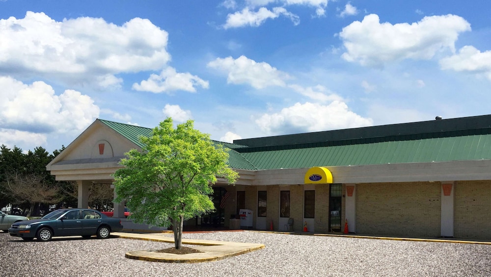 Mayfair Inn Williamston Hwy 64 39/50