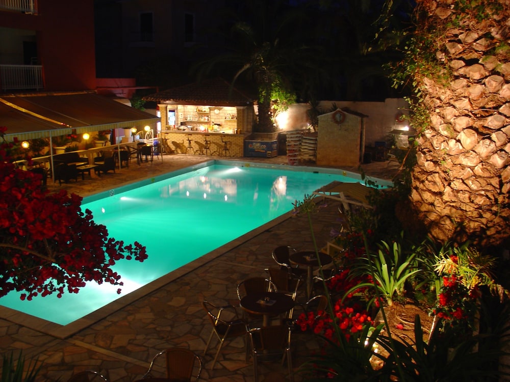 Oasis Hotel 38/50