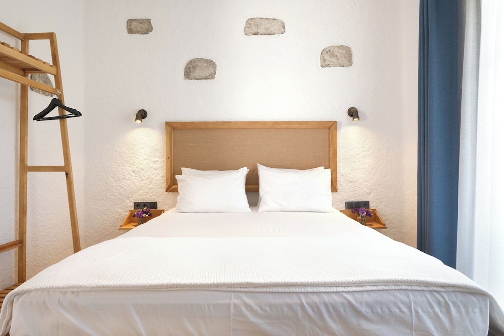 Armel Alacati (+12 Adult Only) 11/46