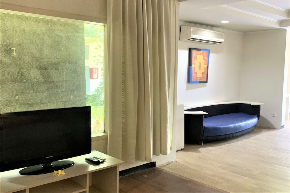 The Yani Hotel 35/57