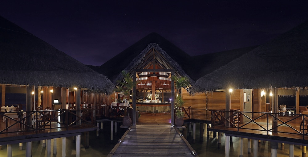 Medhufushi Island Resort 9/96