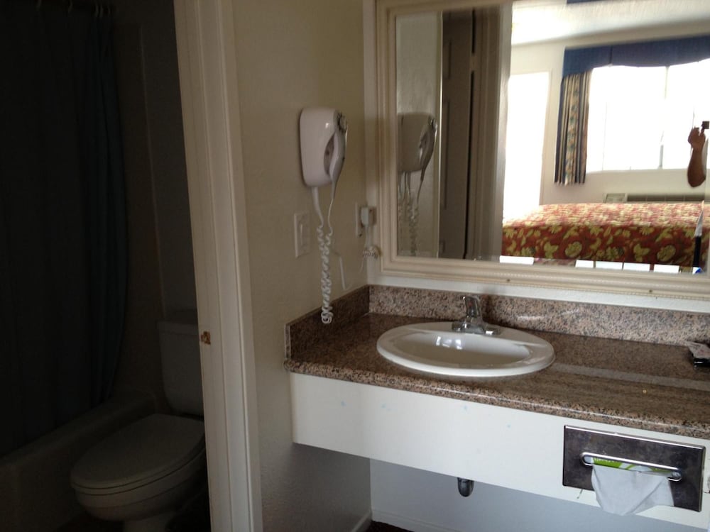 Scottish Inns Long Beach CA 24/26