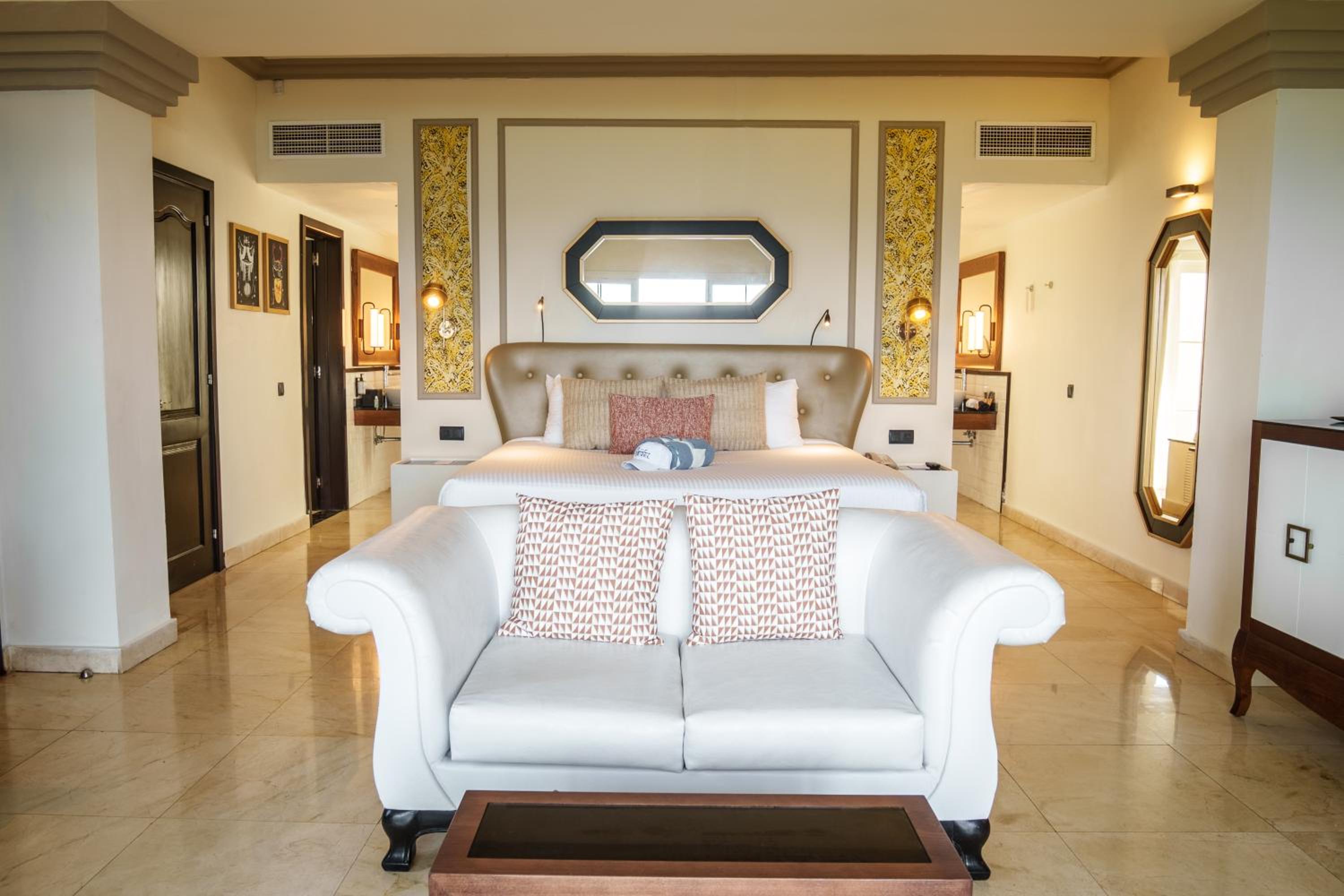 Bungalow, Queen Bed, Signature Level