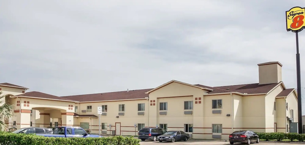 Super 8 By Wyndham Brenham TX 1/33