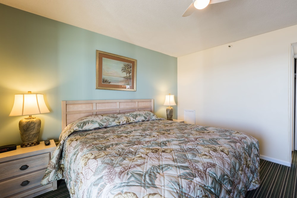 3 BEDROOMS, CONDO, OCEAN FRONT, 3 BATHROOMS