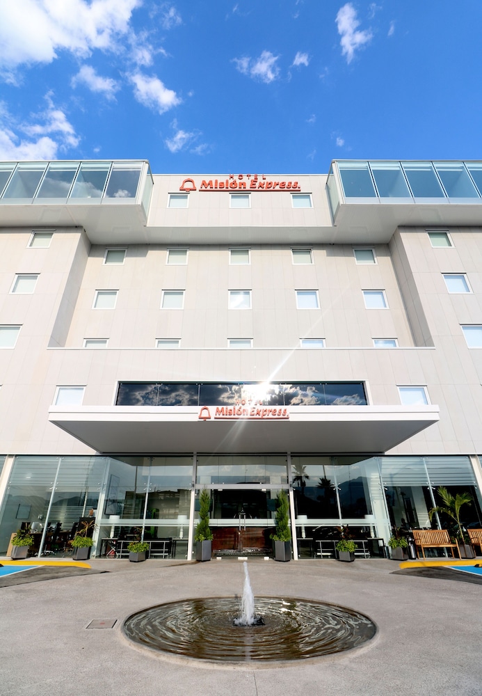 Hotel Mision Express San Juan del Rio 3/45