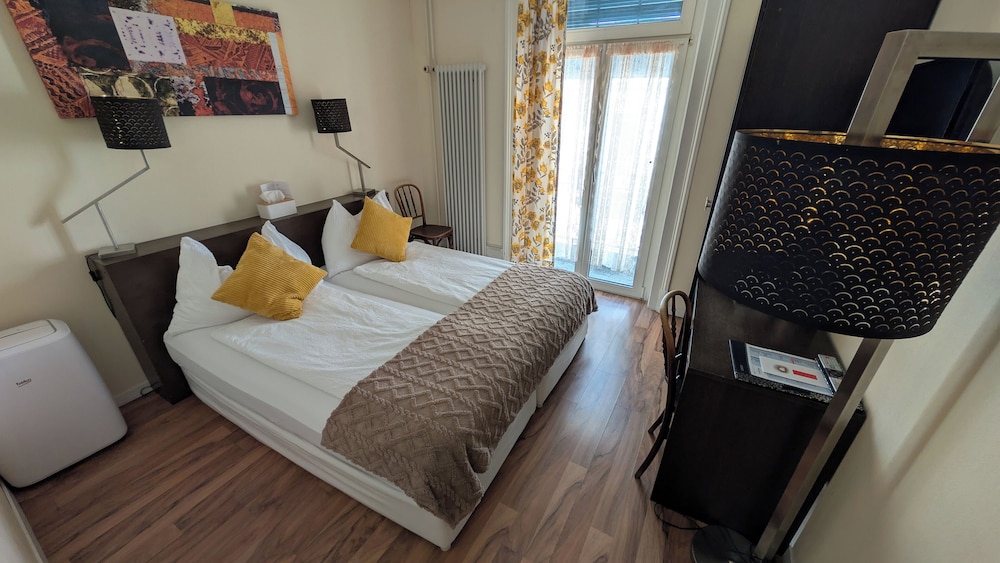 BASIC, TWIN BEDS