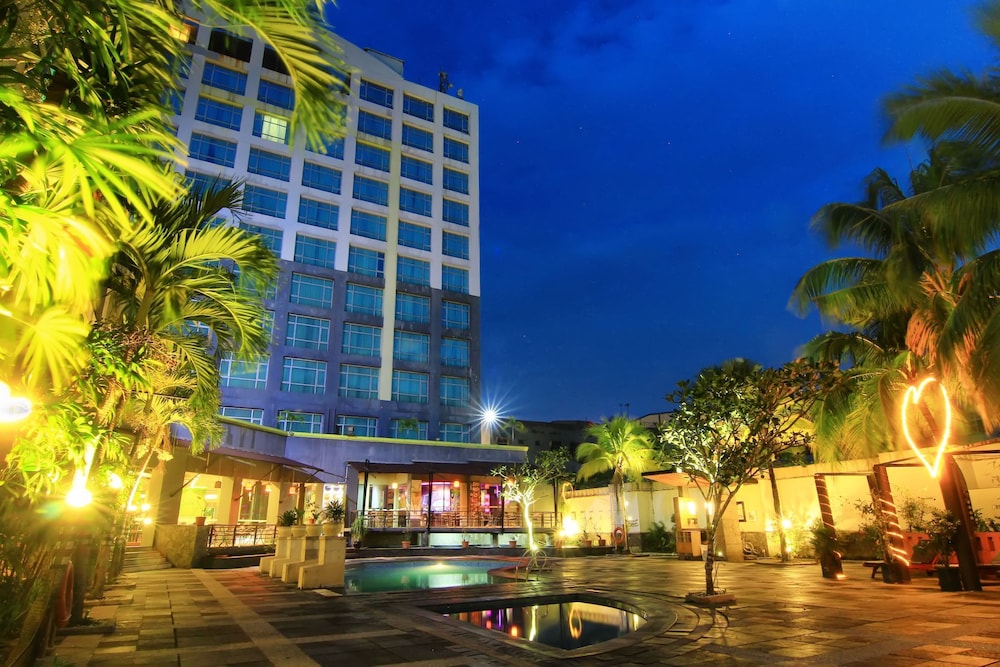 Grand Suka Hotel 1/30
