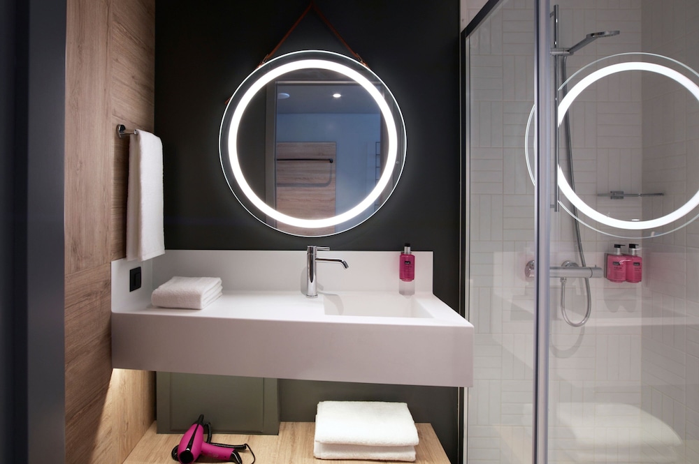 Moxy Athens City 64/66