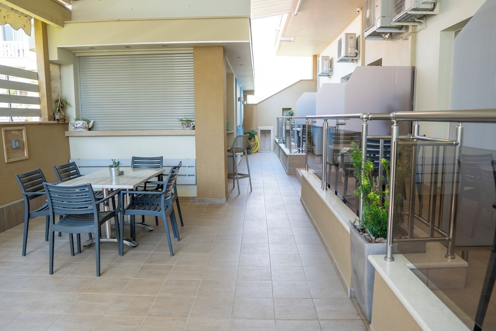 Epavlis Hotel 35/50