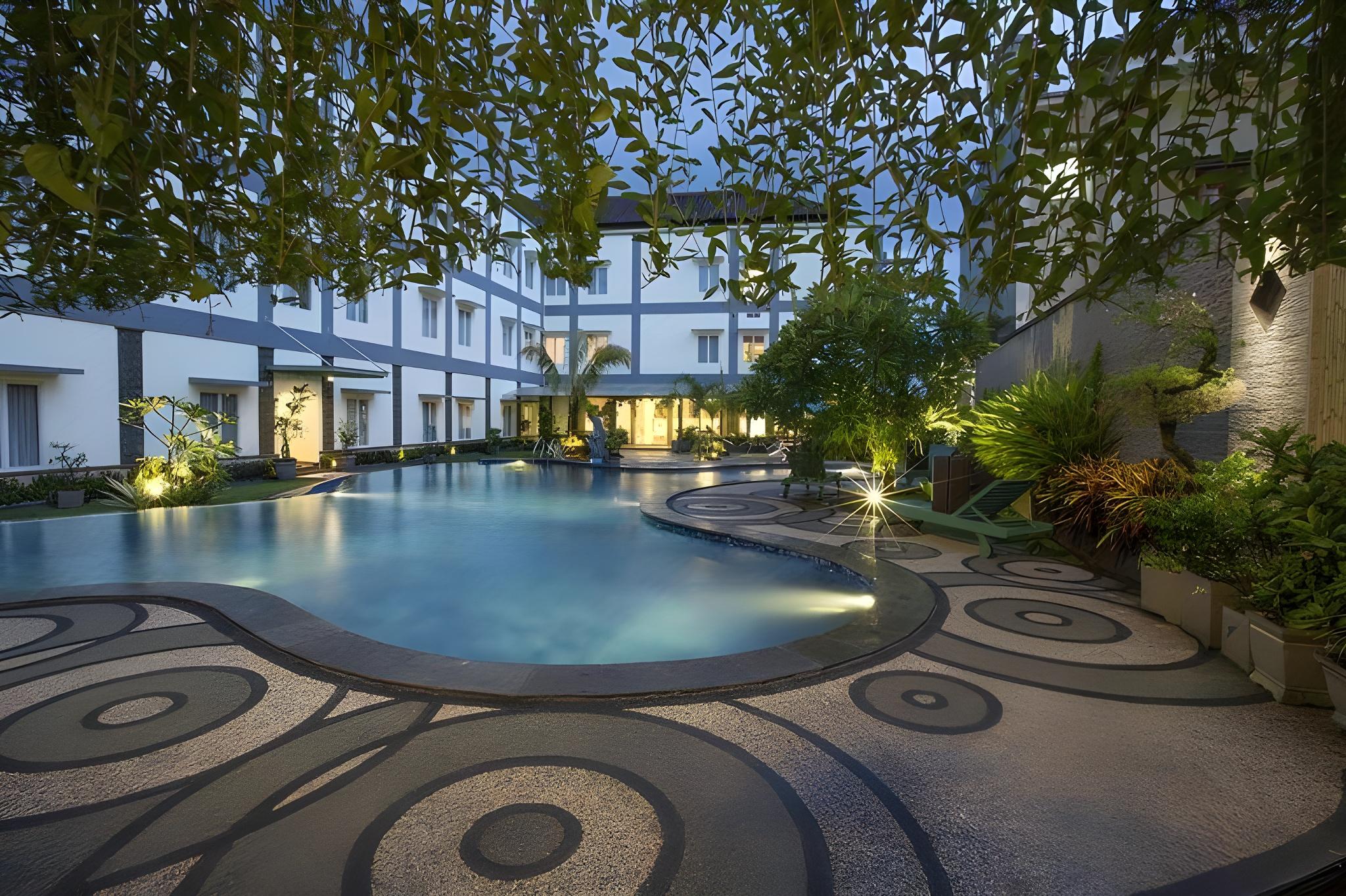 HOTEL PURI INDAH & CONVENTION 88/99