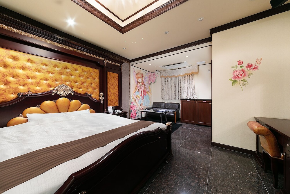 Hotel To 13/48
