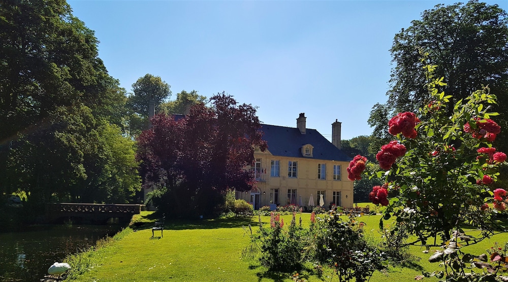Chateau De Bellefontaine 43/50