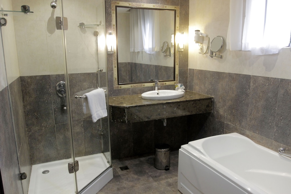 Royal Suites 46/47