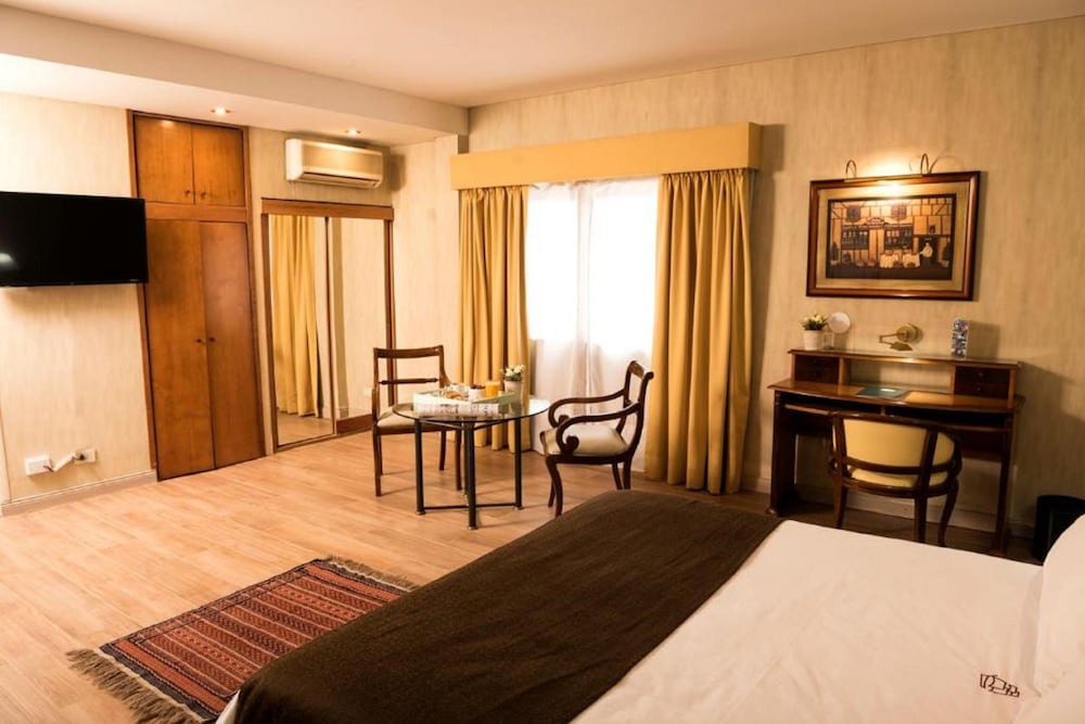 MAYFLOWER SUITES 33/42