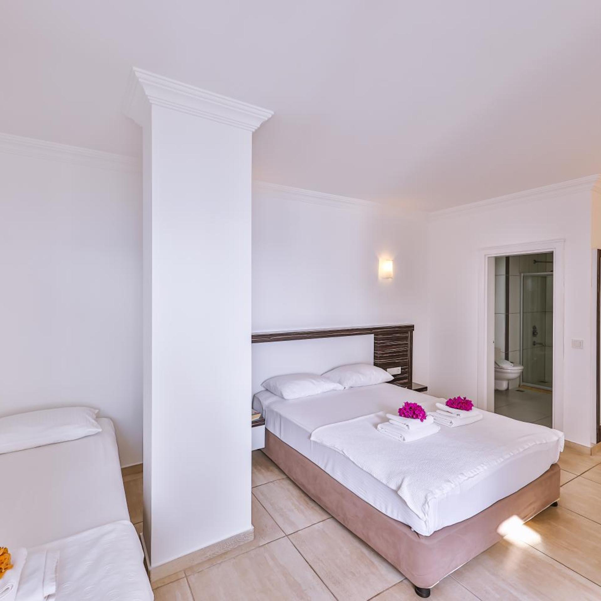 Room, Triple, Lateral Side Sea View
