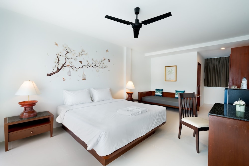 HILL MYNA CONDOTEL 6/56