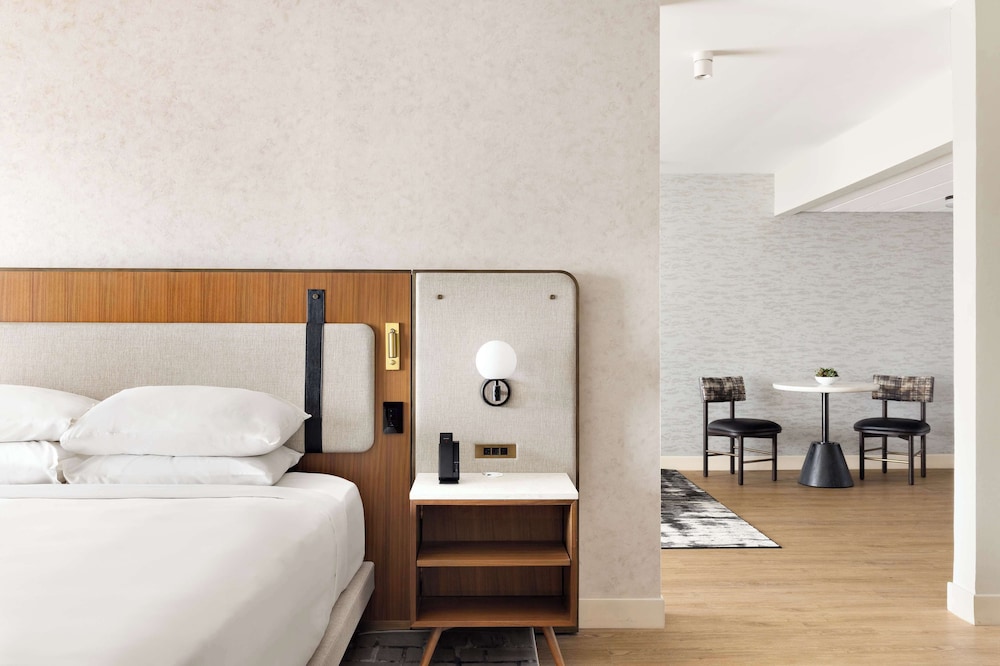 Hyatt Regency New Brunswick 24/66
