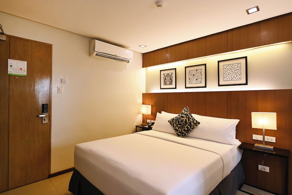 SUPERIOR, QUEEN BED