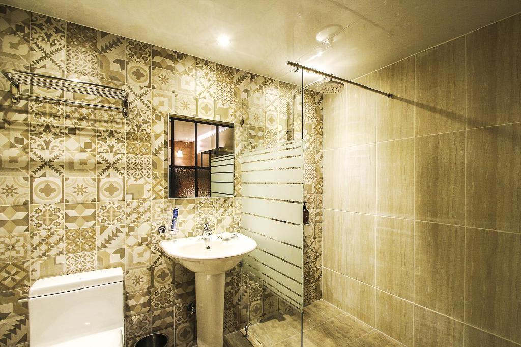 Two Heart Hotel Gimhae 54/55