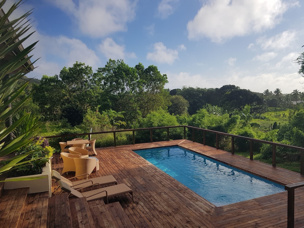 Muri Beach Resort 72/75