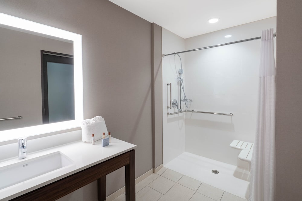 Courtyard by Marriott Seattle SeaTac Airport 47/49