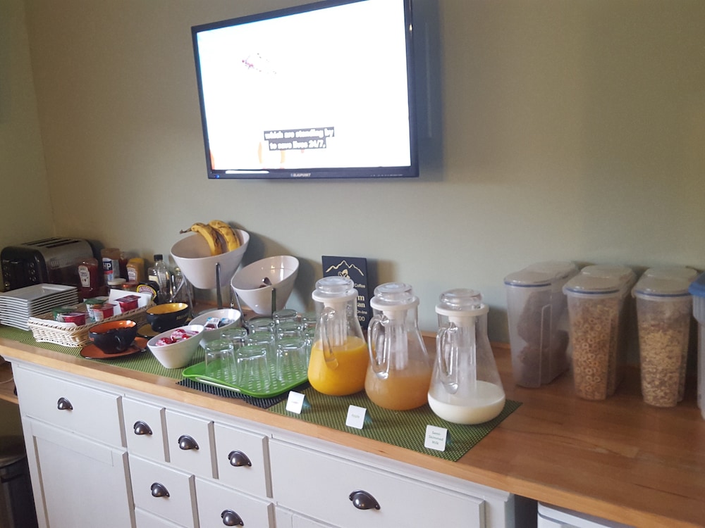 Carn Mhor Bed and Breakfast 25/50