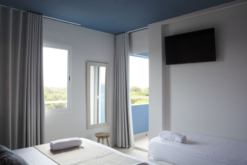 ROOM, TRIPLE