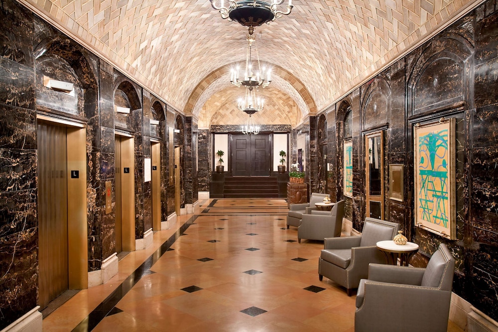 Hilton New Orleans/St. Charles Avenue 26/71