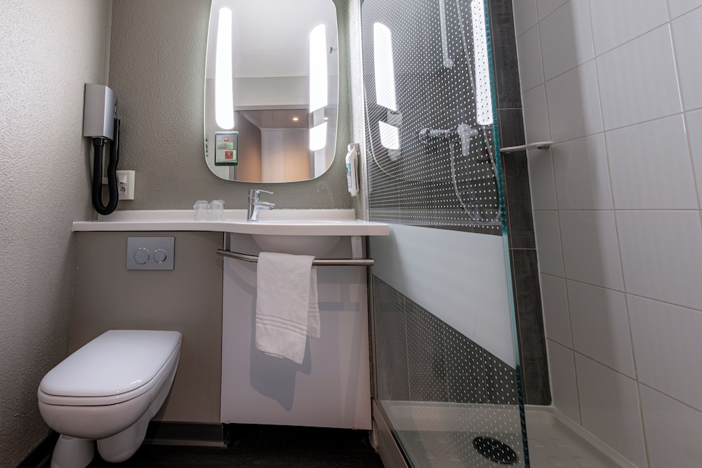 Ibis Nanterre La Defense 74/78