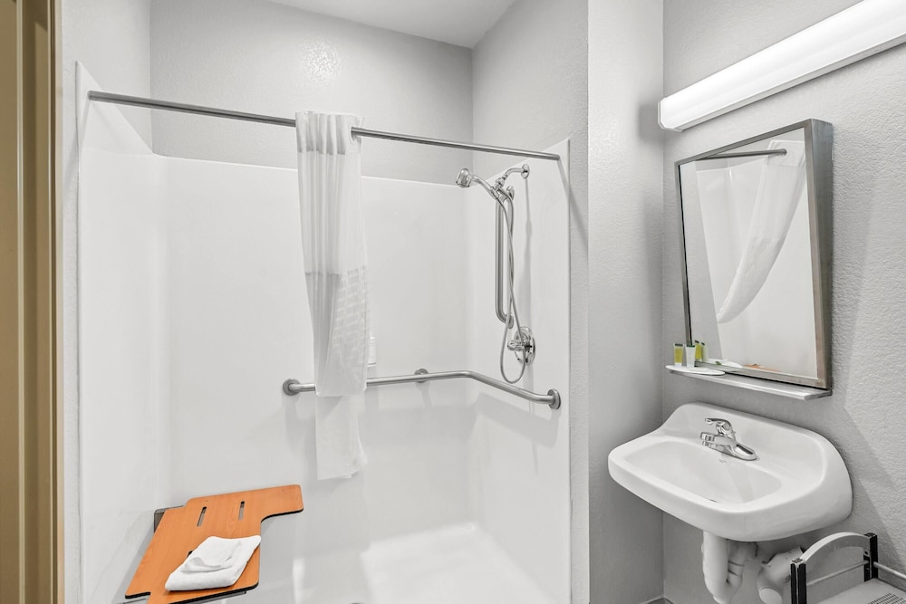 Microtel Inn & Suites by Wyndham Searcy 50/50