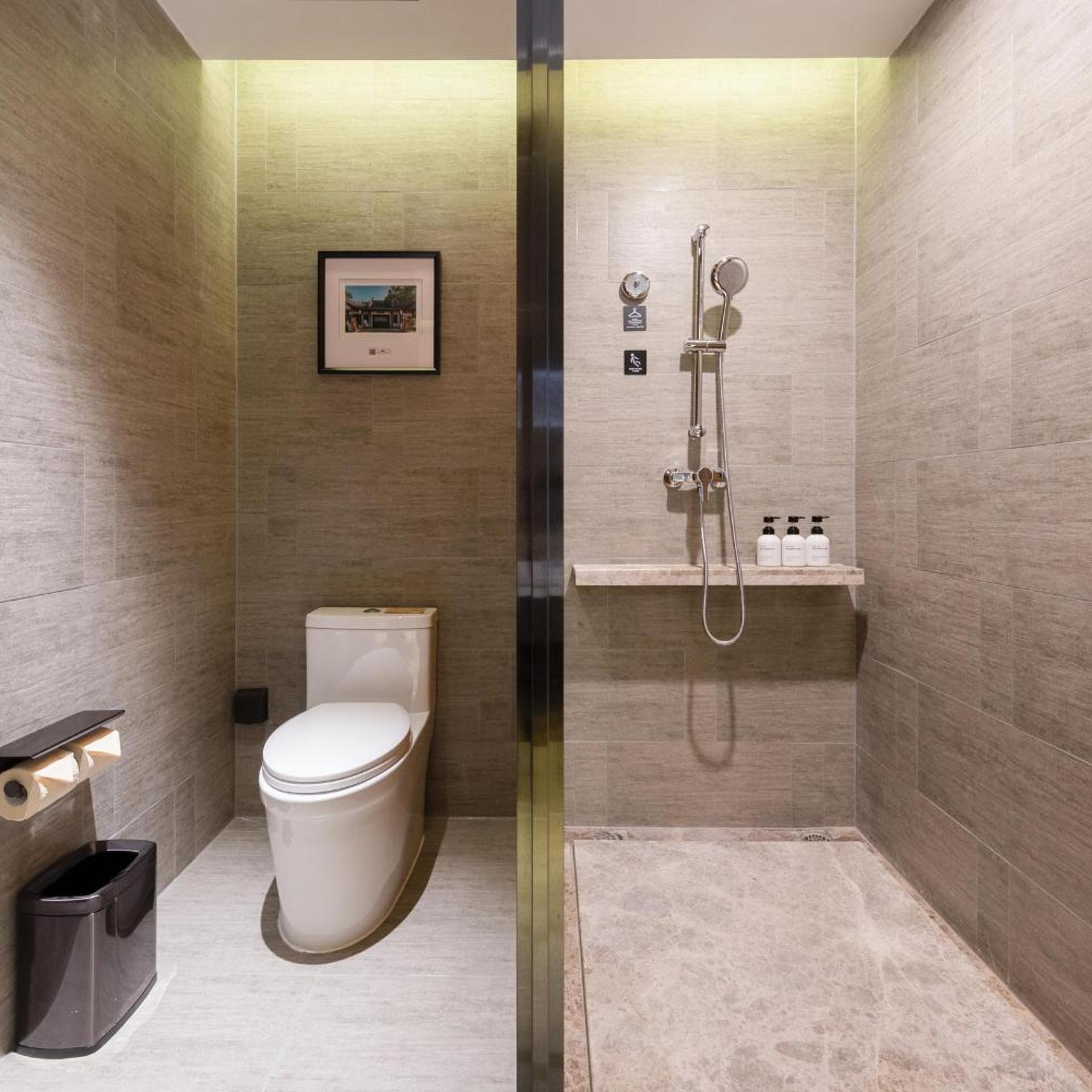 Atour Hotel (Zhongshan North Railway Station, V - PARK plaza) 26/28