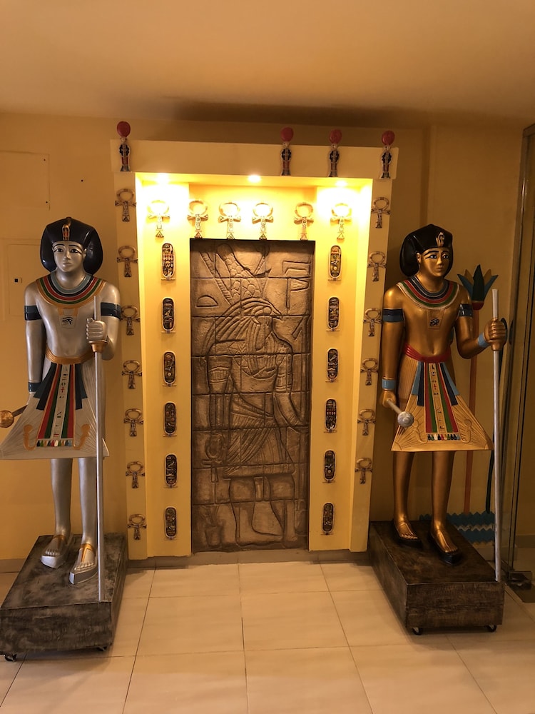 Great Pyramid Inn 26/50