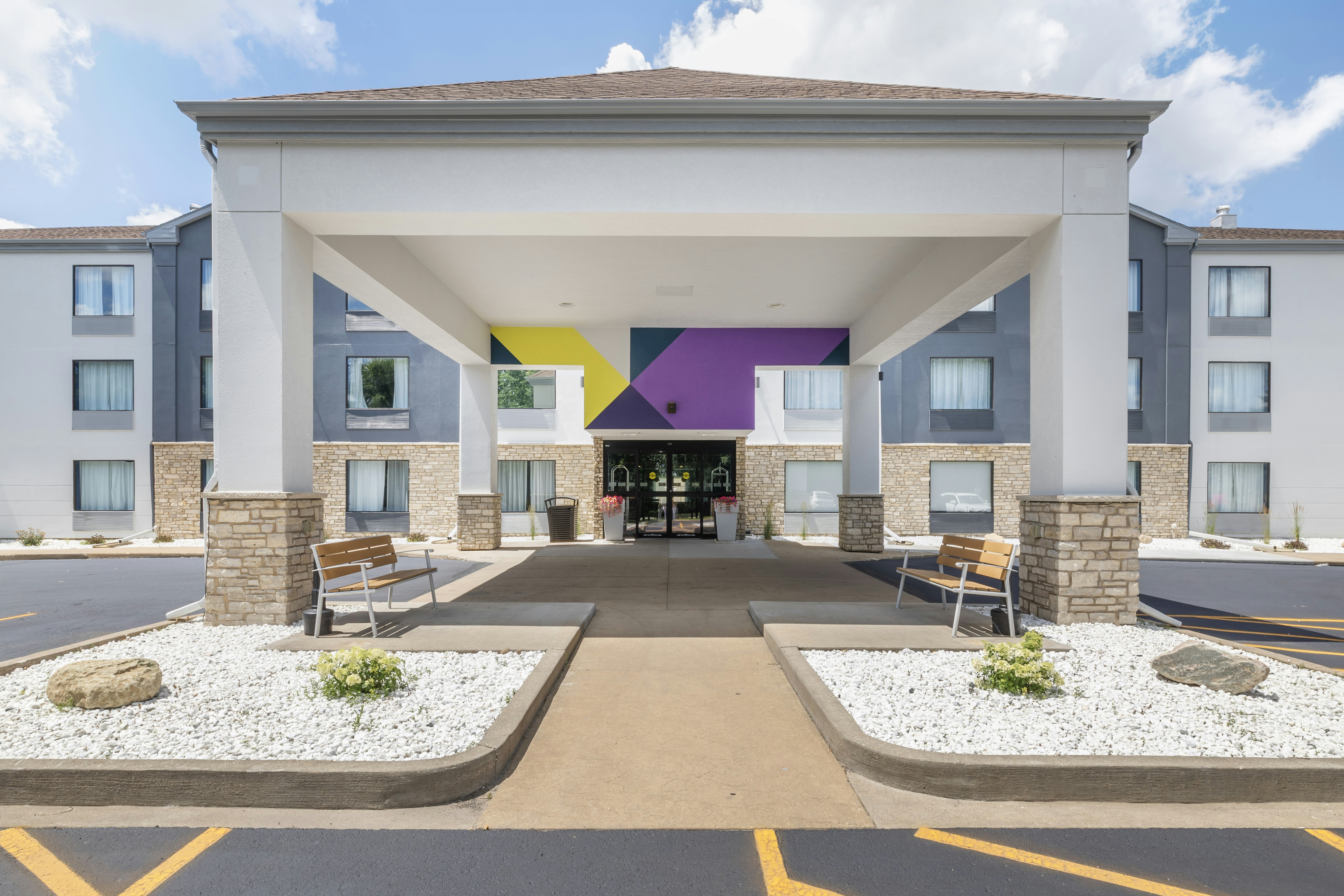 Days Inn & Suites Onalaska WI 22/22