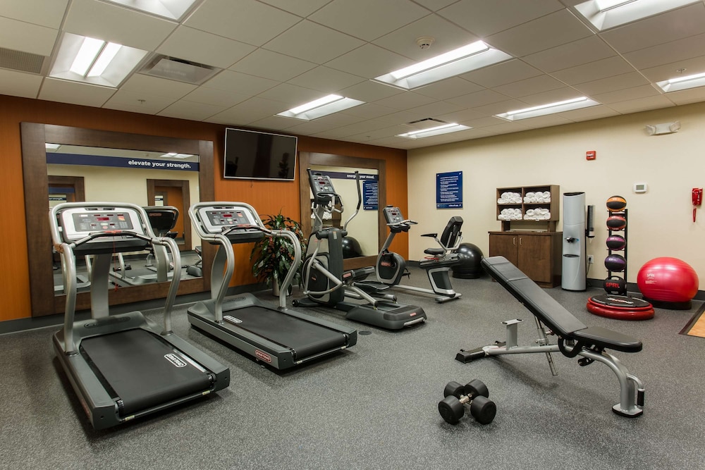 Hampton Inn and Suites Knoxville Papermill Drive 25/41